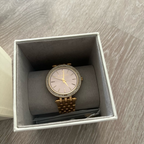 Michael Kors watch with box - Picture 6 of 8